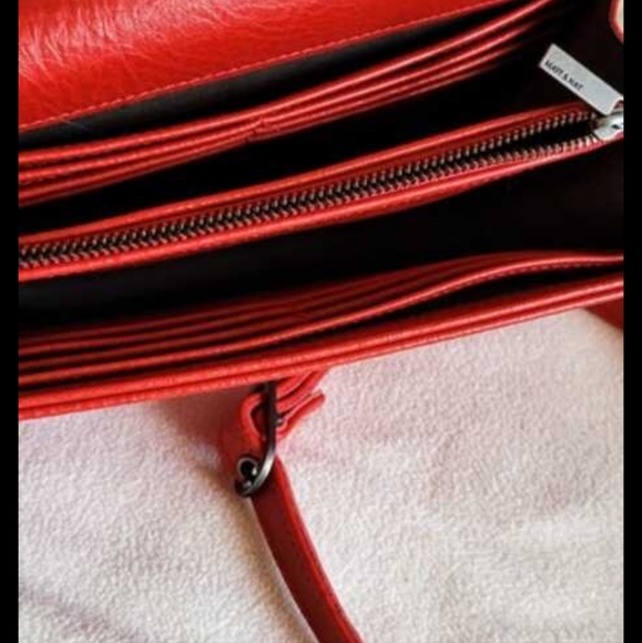 Matt n Natt crossbody purse like new - Picture 2 of 3